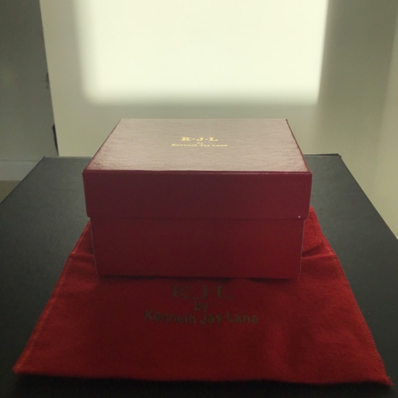 Kenneth Jay Lane Black Enamel cuff bracelet with white camellia flower S/M size - Picture 9 of 10